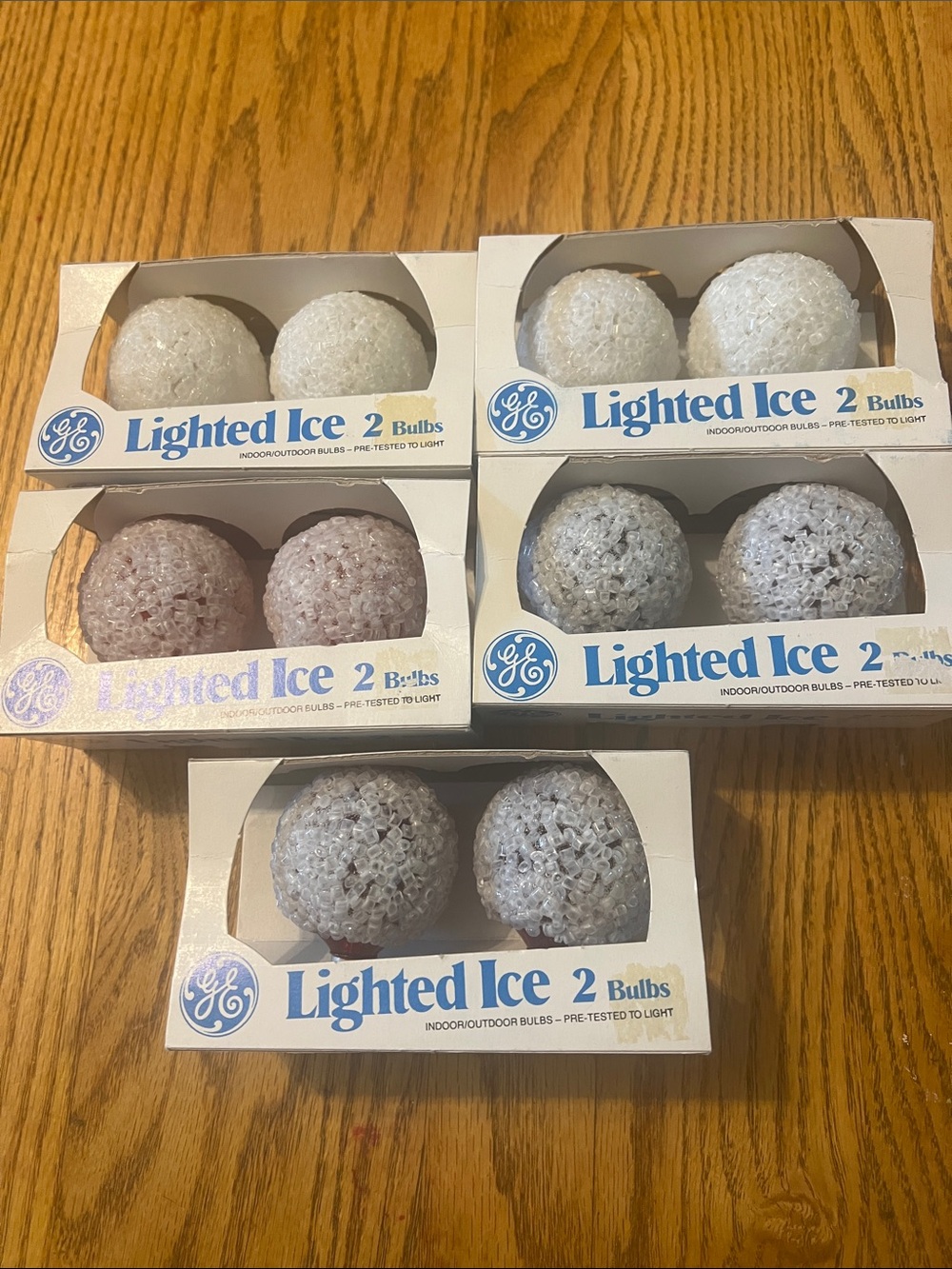 GE Lighted Ice Bulb Set - White/Textured Holiday Bulbs 3 red 2 white